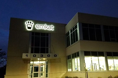 7 Benefits of Lighted Signs for Your Business
