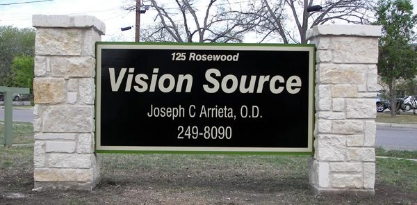 Monument Signs in Oak Lawn
