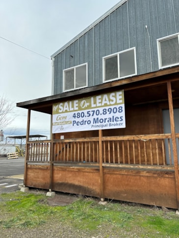 Outdoor Banners in Medford Outdoor Banners in Medford
