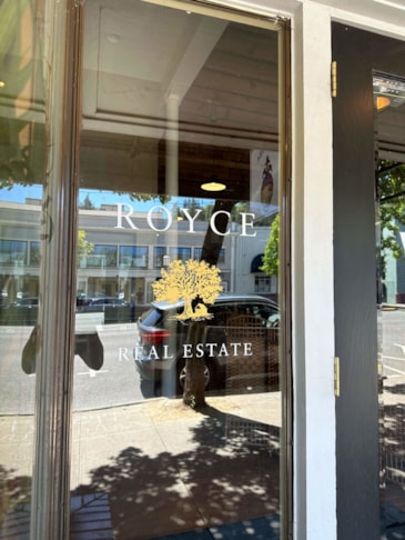 Vinyl Lettering in Medford Vinyl Lettering in Medford