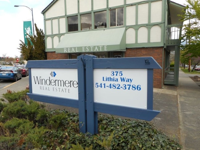 Outdoor Wall Letters & Graphics