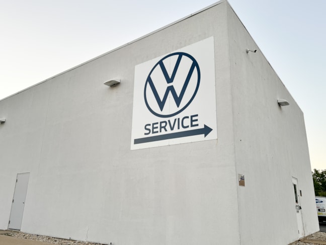 Custom Sign Printing | Auto Dealerships & Repair Signs | Cherry Valley, IL | Aluminum | Lou Bachrodt Auto Mall | Rockford Signs 