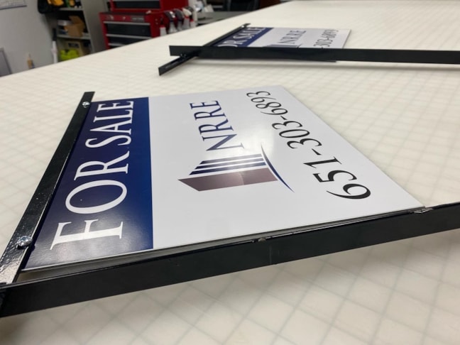 Plastic Signs & Yard Signs Plastic Signs & Yard Signs